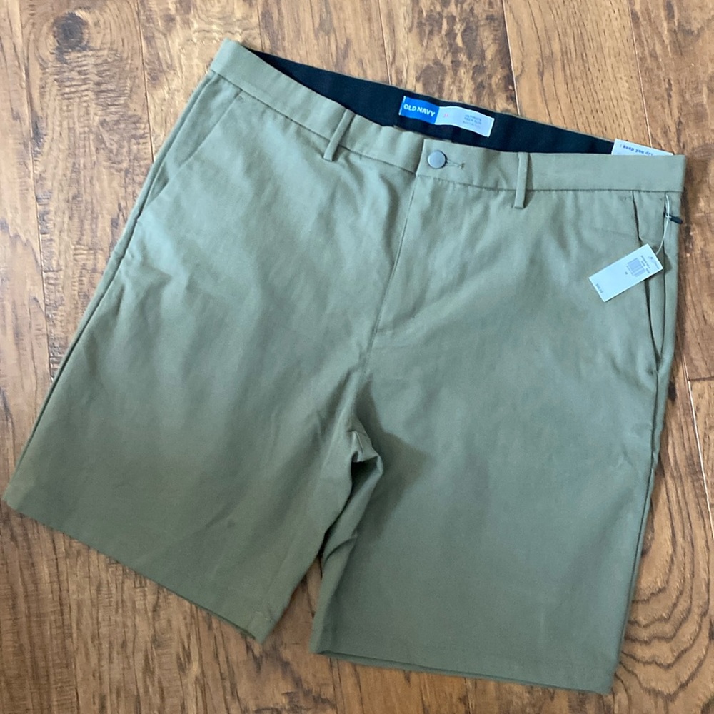 NWT Men's ultimate tech slim shorts